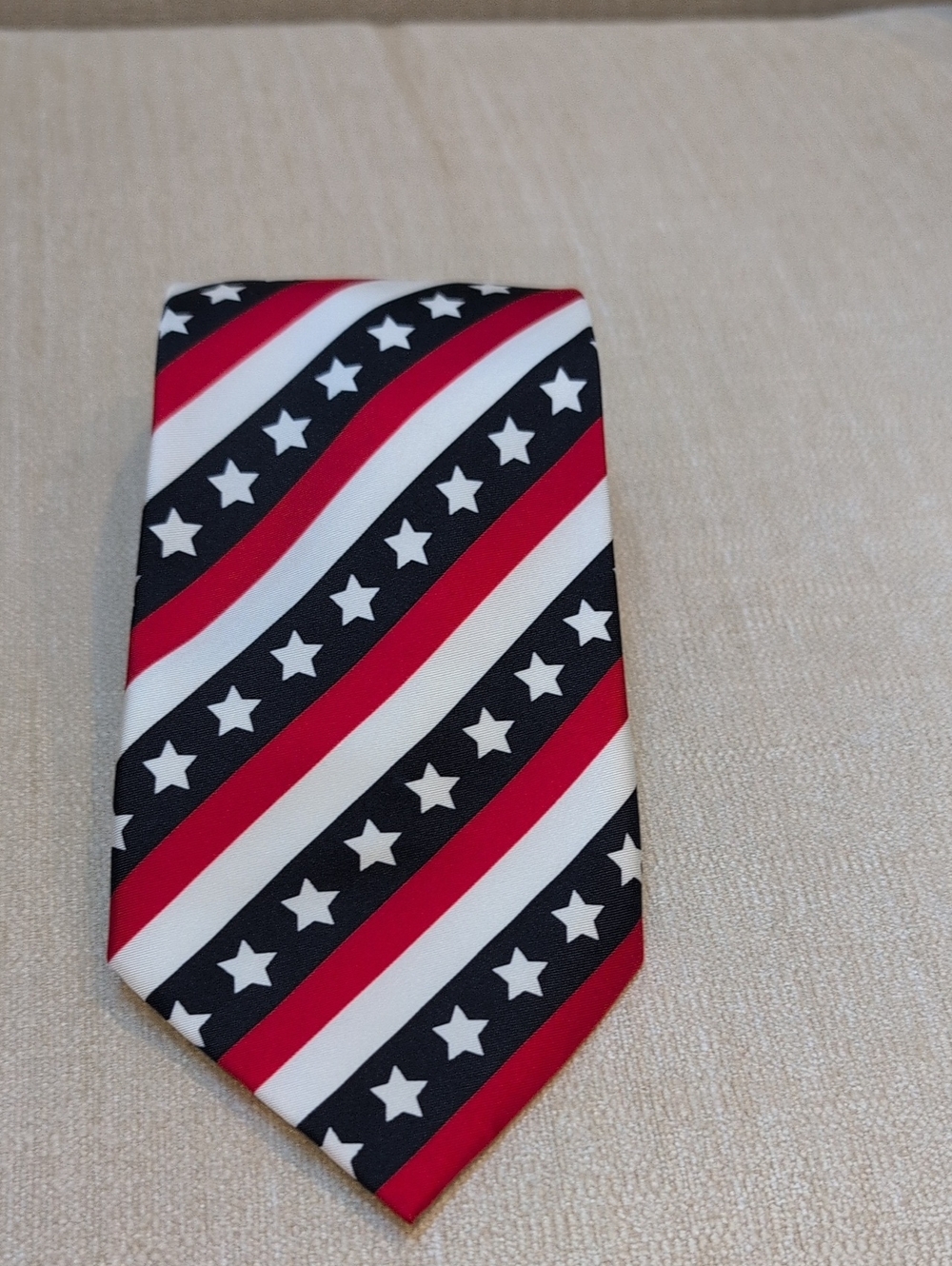 Wolfmark Silk Patriotic Red, White & Blue Stars and Stripes Men's Neck Tie